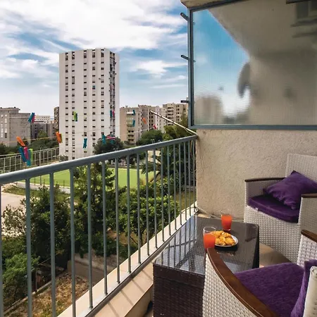 With Sea View Vii Апартаменти *